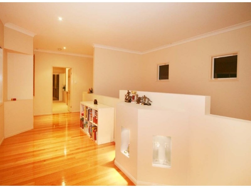 11 Thynne Avenue, Norman Park QLD 4170