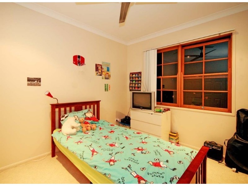 11 Thynne Avenue, Norman Park QLD 4170