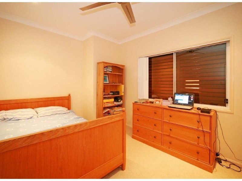 11 Thynne Avenue, Norman Park QLD 4170