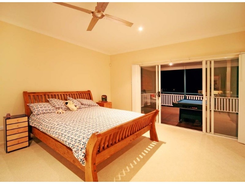 11 Thynne Avenue, Norman Park QLD 4170