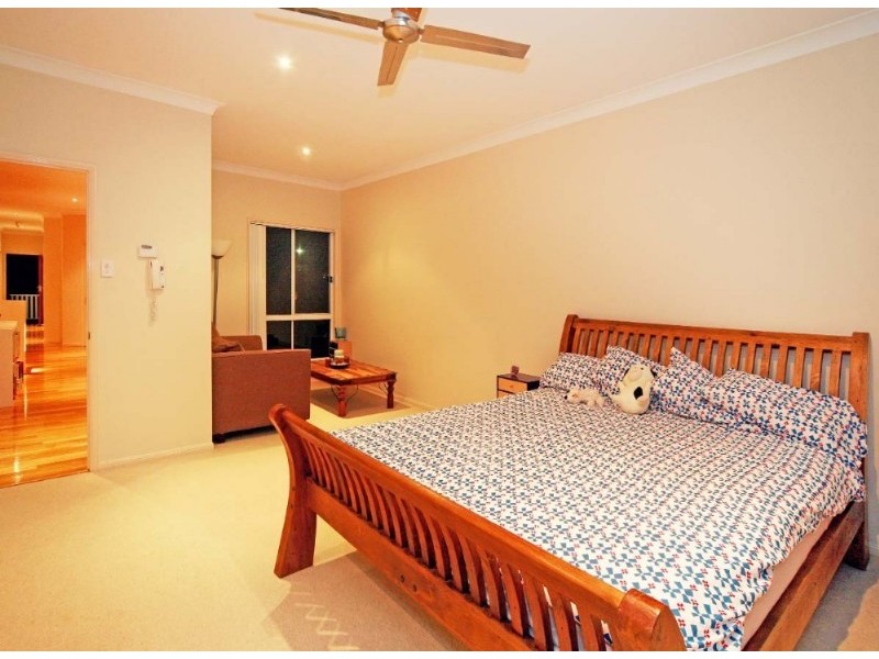11 Thynne Avenue, Norman Park QLD 4170
