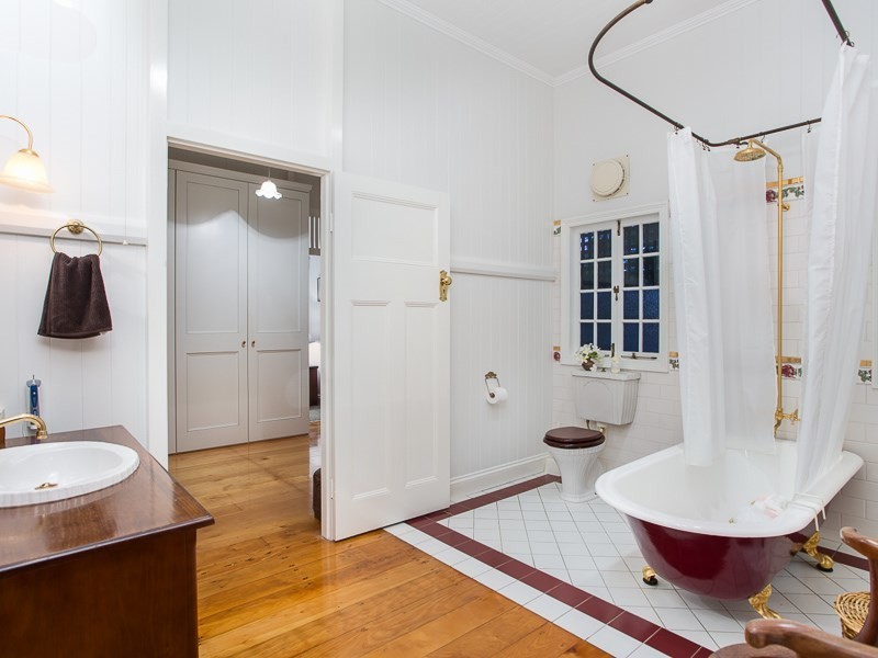 160 Virginia Avenue, Hawthorne QLD 4171