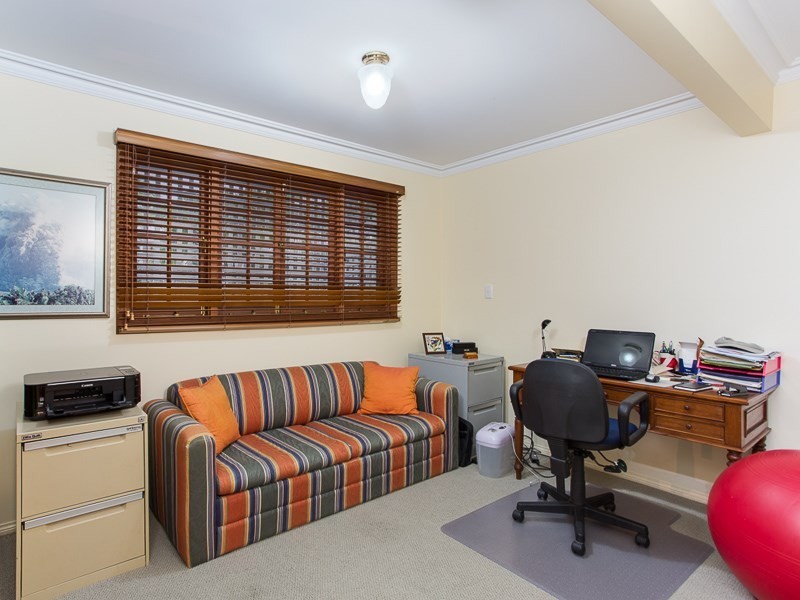 160 Virginia Avenue, Hawthorne QLD 4171