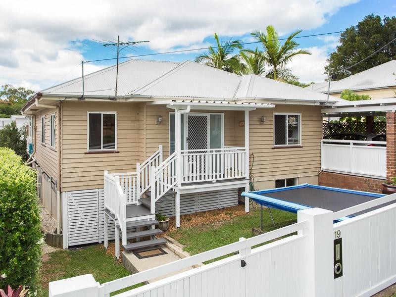 19 Thorpe Street, Balmoral QLD 4171