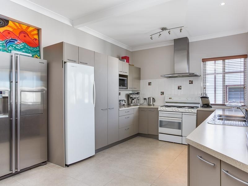 19 Thorpe Street, Balmoral QLD 4171