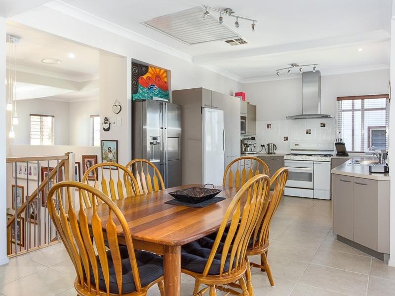 19 Thorpe Street, Balmoral QLD 4171