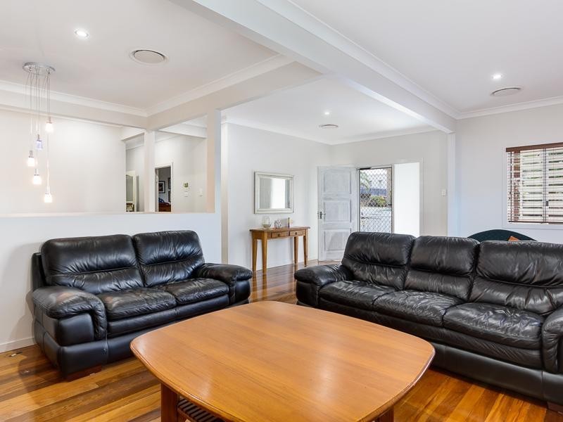 19 Thorpe Street, Balmoral QLD 4171