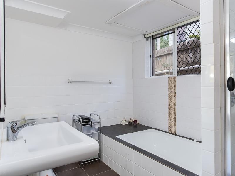 19 Thorpe Street, Balmoral QLD 4171