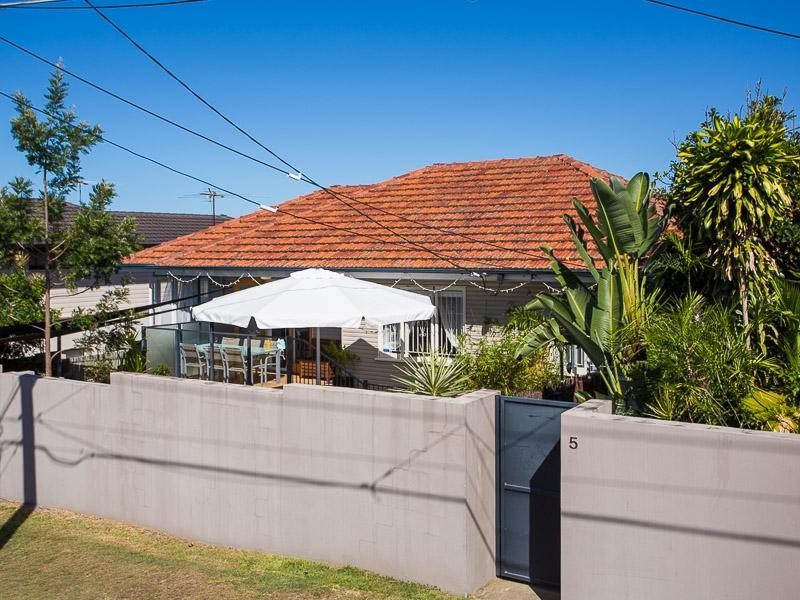 5 Woodhill Avenue, Coorparoo QLD 4151