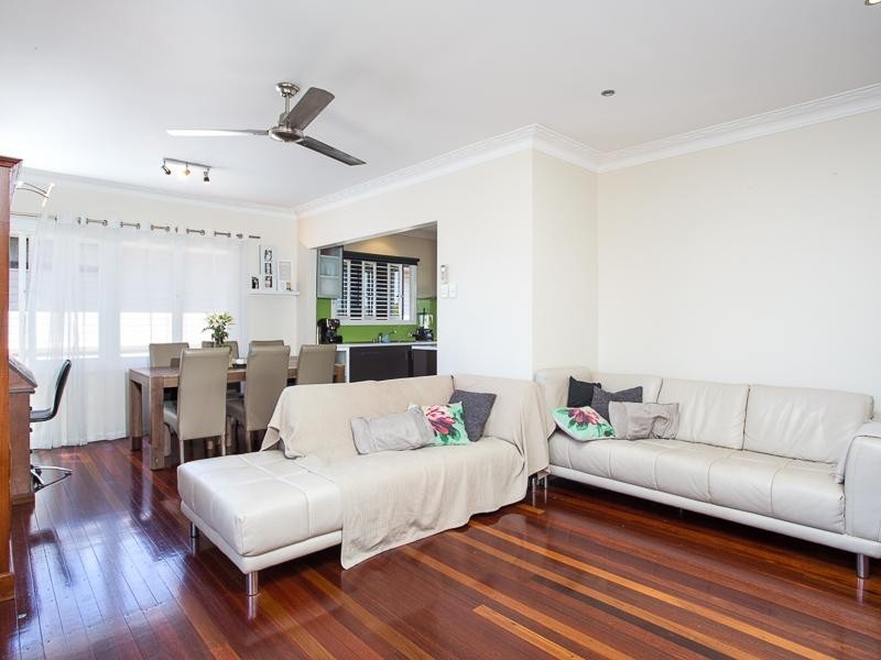 5 Woodhill Avenue, Coorparoo QLD 4151