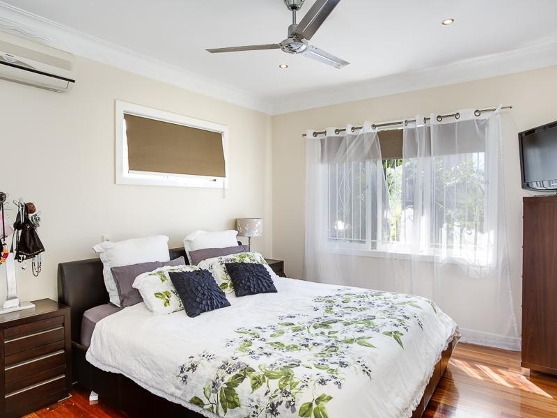 5 Woodhill Avenue, Coorparoo QLD 4151