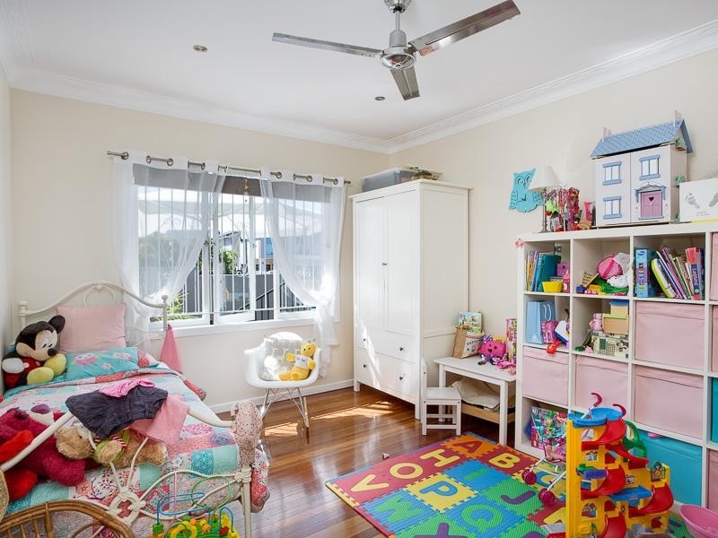 5 Woodhill Avenue, Coorparoo QLD 4151