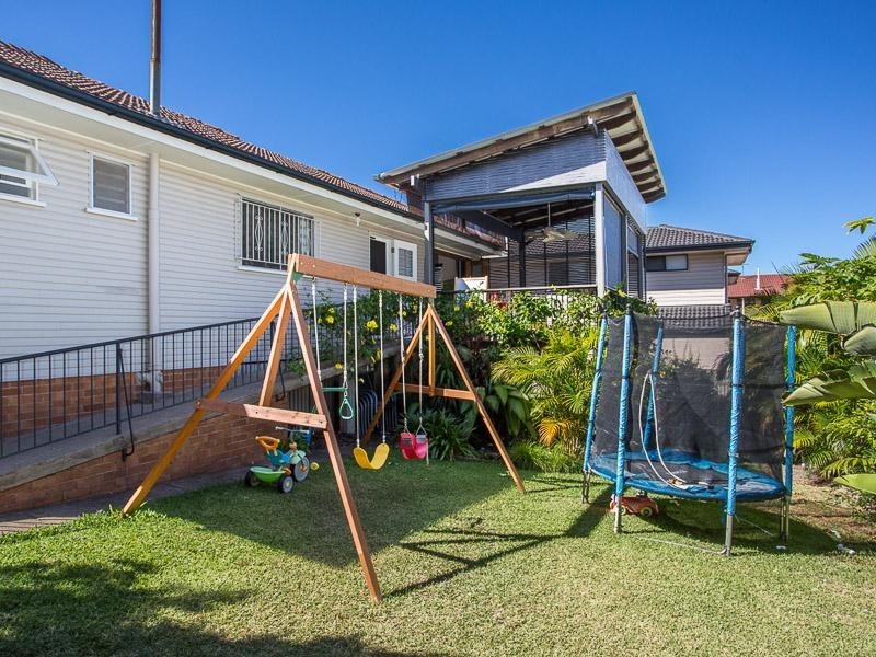 5 Woodhill Avenue, Coorparoo QLD 4151