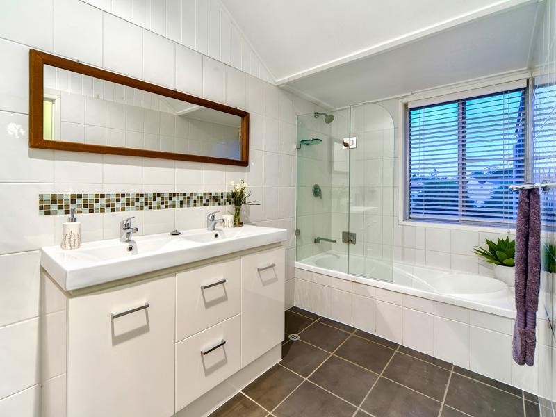 77 Ison Street, Morningside QLD 4170