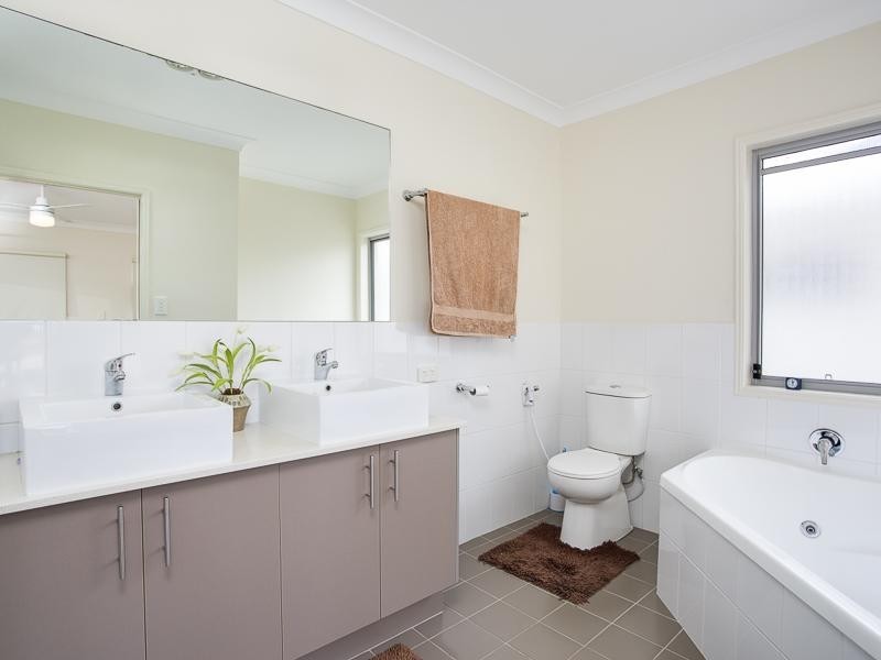 71 Raven Street, Camp Hill QLD 4152