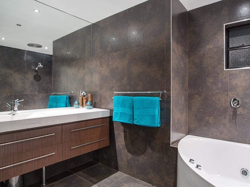 77 Miles Street, Hawthorne QLD 4171