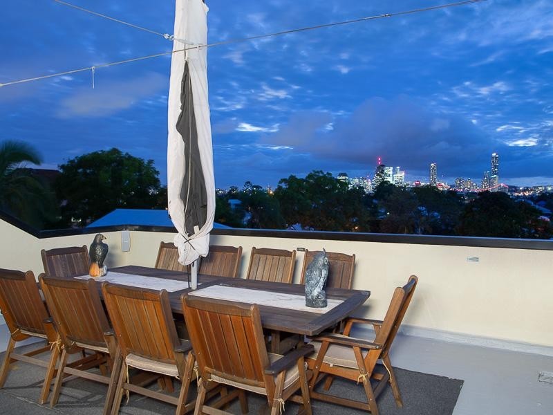 77 Miles Street, Hawthorne QLD 4171