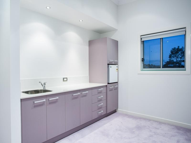 25 Sylvia Street, Camp Hill QLD 4152