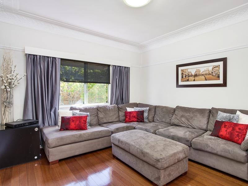 36 Douglas Street, Greenslopes QLD 4120