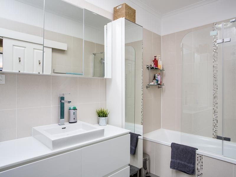 36 Douglas Street, Greenslopes QLD 4120