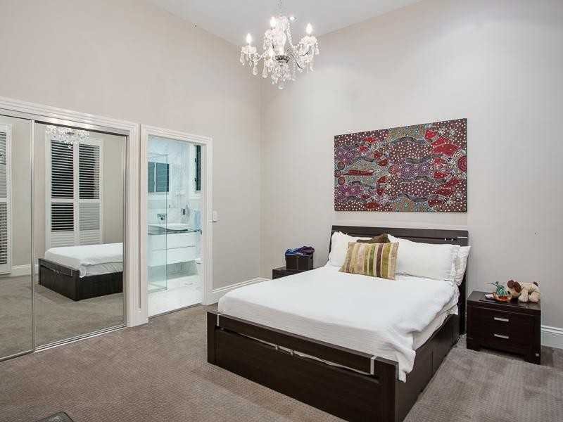 147 Virginia Avenue, Hawthorne QLD 4171