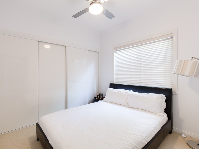 24 Dutton Street, Hawthorne QLD 4171