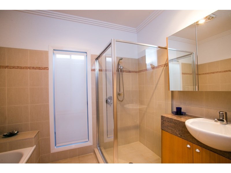 24 Dutton Street, Hawthorne QLD 4171