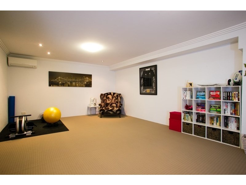 24 Dutton Street, Hawthorne QLD 4171