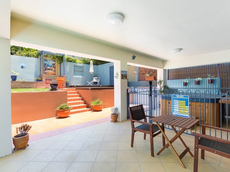 24 Dutton Street, Hawthorne QLD 4171