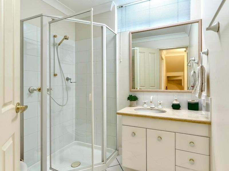 1/35 Benalla Street, Manly QLD 4179