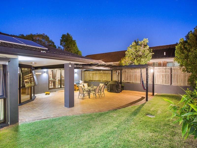 141 Meadowlands Road, Carindale QLD 4152