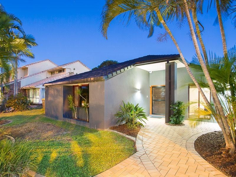141 Meadowlands Road, Carindale QLD 4152