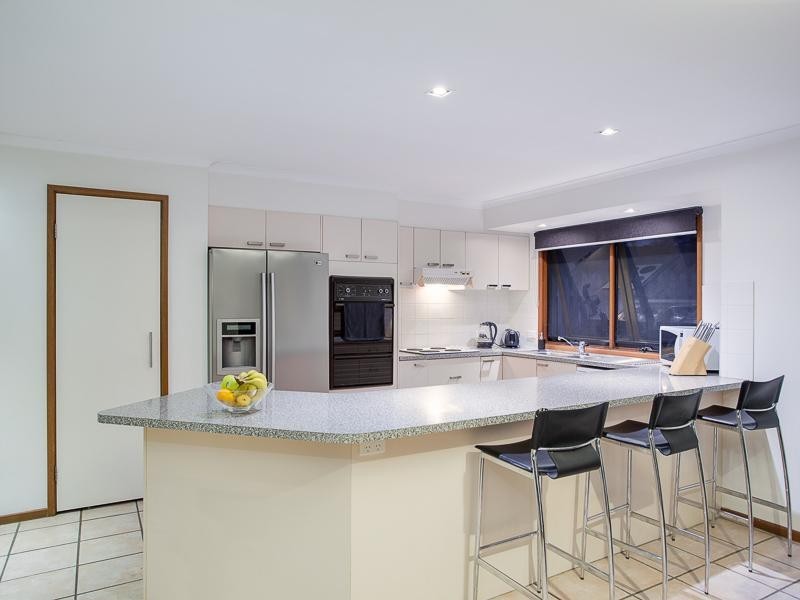 141 Meadowlands Road, Carindale QLD 4152