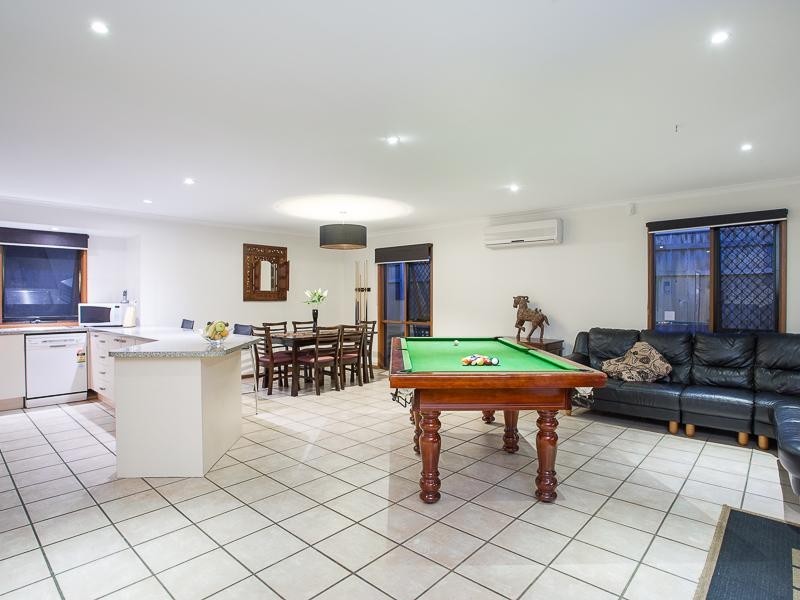 141 Meadowlands Road, Carindale QLD 4152