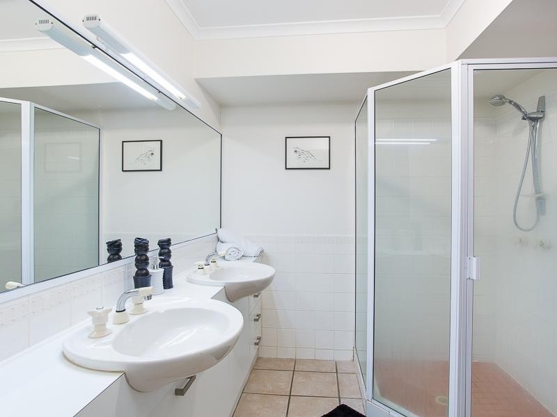 141 Meadowlands Road, Carindale QLD 4152