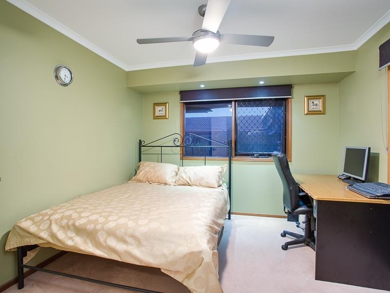 141 Meadowlands Road, Carindale QLD 4152