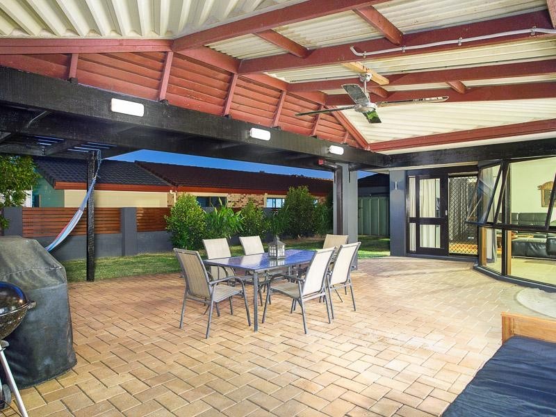 141 Meadowlands Road, Carindale QLD 4152
