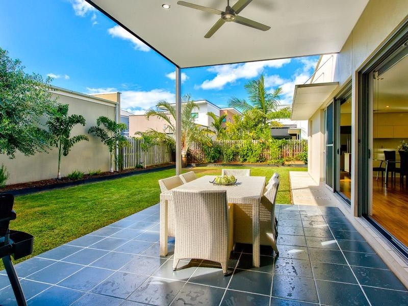 24 Waterline Crescent, Bulimba QLD 4171