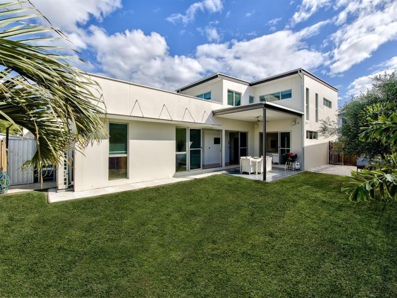 24 Waterline Crescent, Bulimba QLD 4171