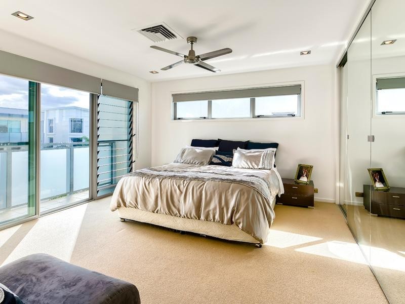 24 Waterline Crescent, Bulimba QLD 4171