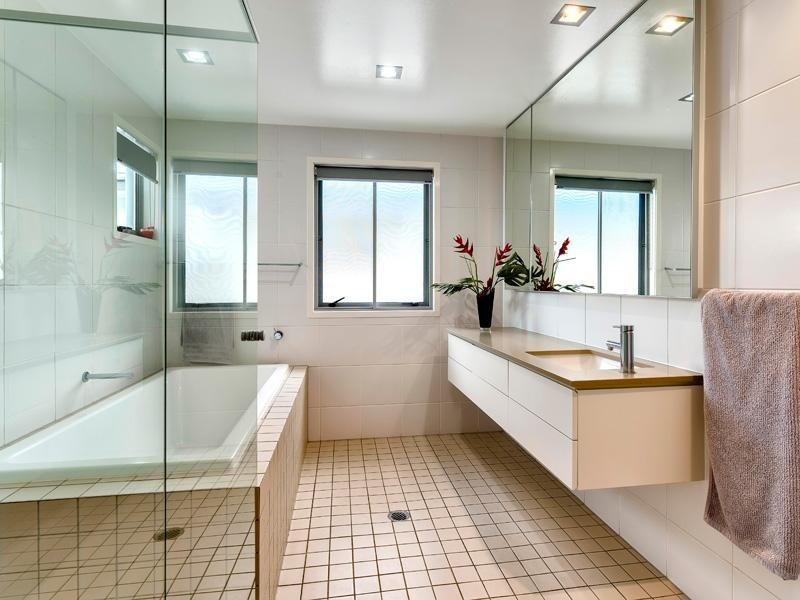 24 Waterline Crescent, Bulimba QLD 4171