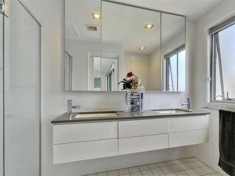 24 Waterline Crescent, Bulimba QLD 4171