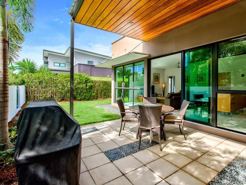 2 Shore Crescent, Bulimba QLD 4171