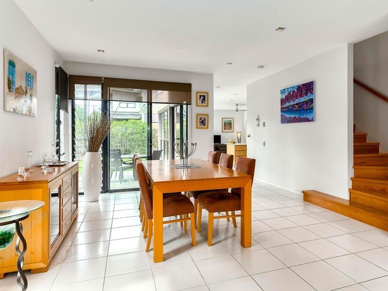 2 Shore Crescent, Bulimba QLD 4171