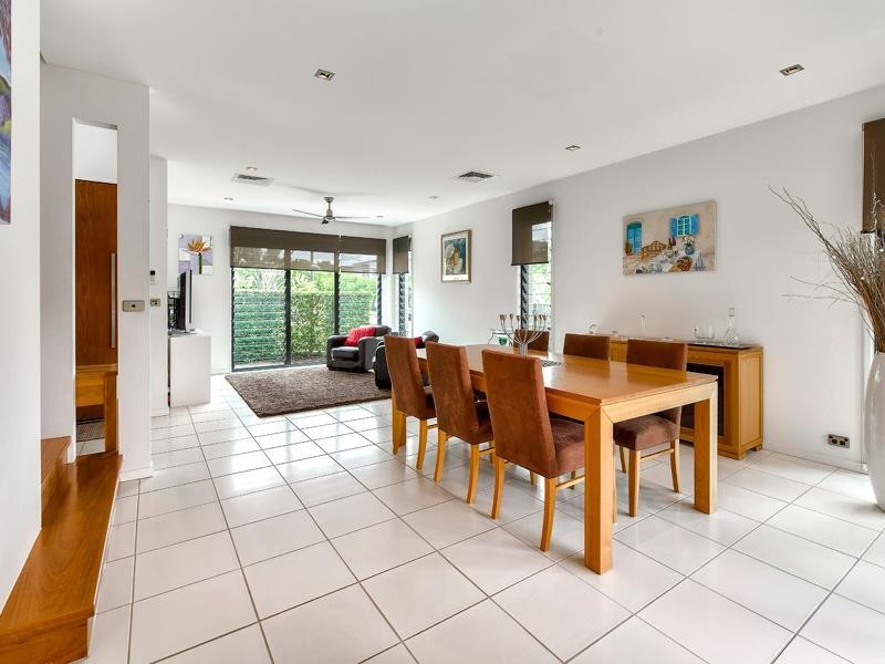 2 Shore Crescent, Bulimba QLD 4171