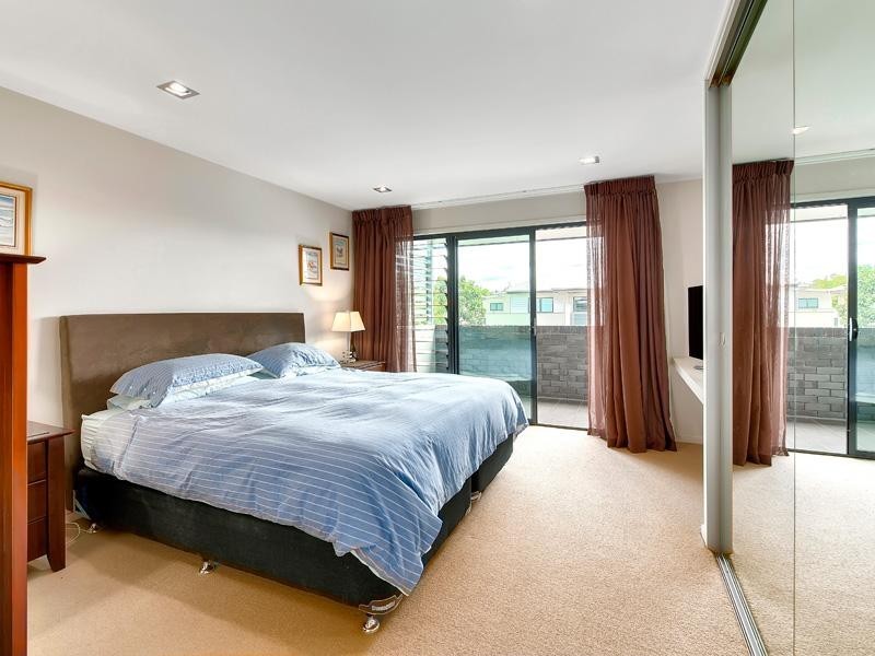 2 Shore Crescent, Bulimba QLD 4171