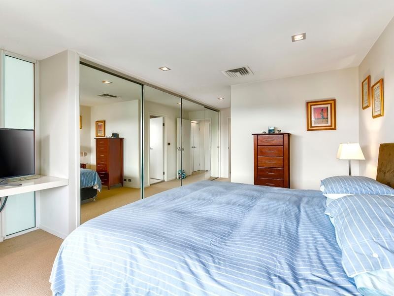 2 Shore Crescent, Bulimba QLD 4171