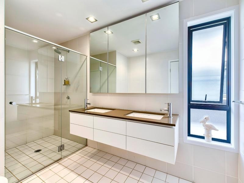 2 Shore Crescent, Bulimba QLD 4171