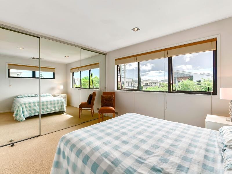 2 Shore Crescent, Bulimba QLD 4171