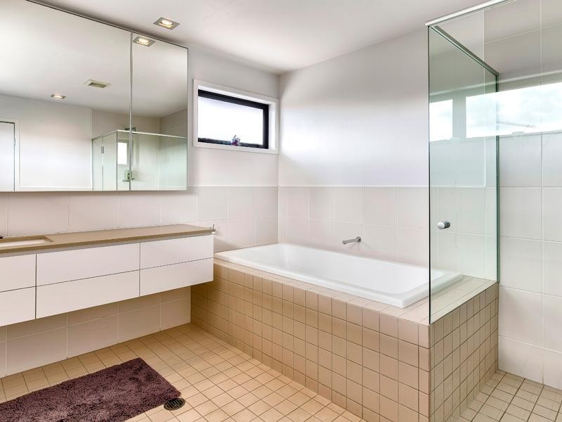 2 Shore Crescent, Bulimba QLD 4171